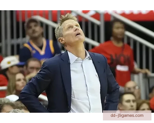 努涅斯连续错失关键单刀引发球迷热议与球队反思