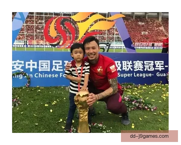 张琳芃因失误宣布退出国家队后重新考虑并决定继续在海港效力